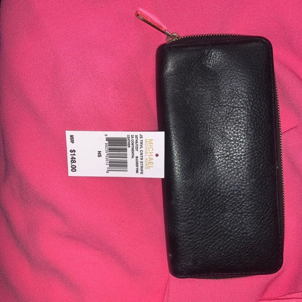 Michael Kors Black Leather Zip Wallet - Picture 2 of 3